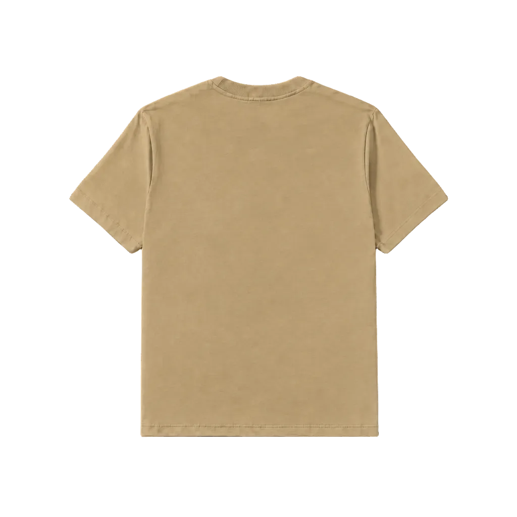 Camiseta beige sin arrugas, vista posterior