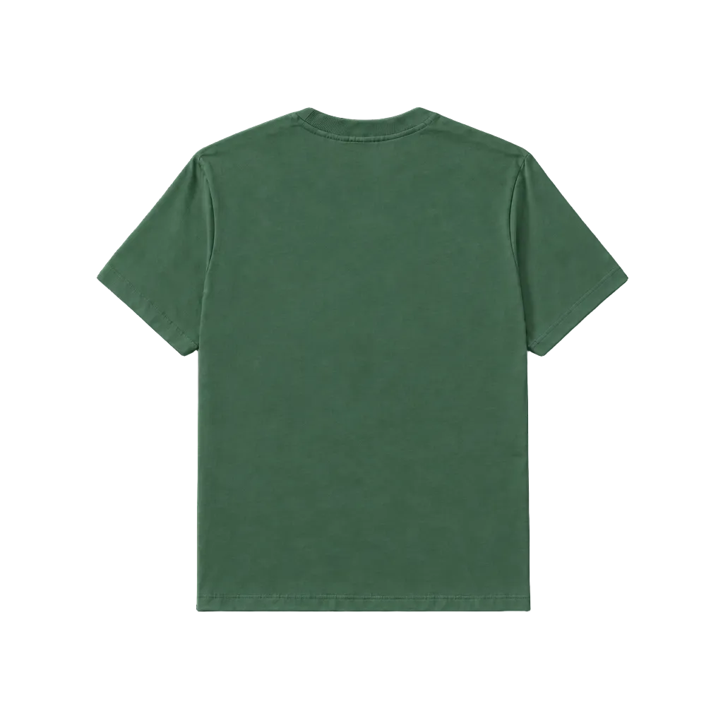 Camiseta verde sin arrugas, vista posterior