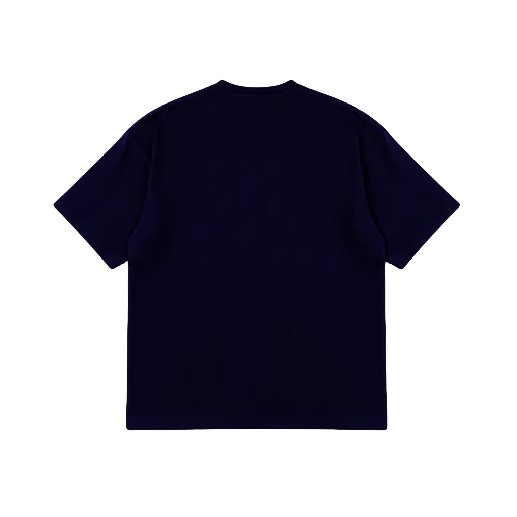 Polo oversize visto de espalda en color #070222FF